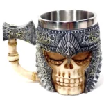 3D Wikinger Becher mit Schädel und Axt Design von vorne
