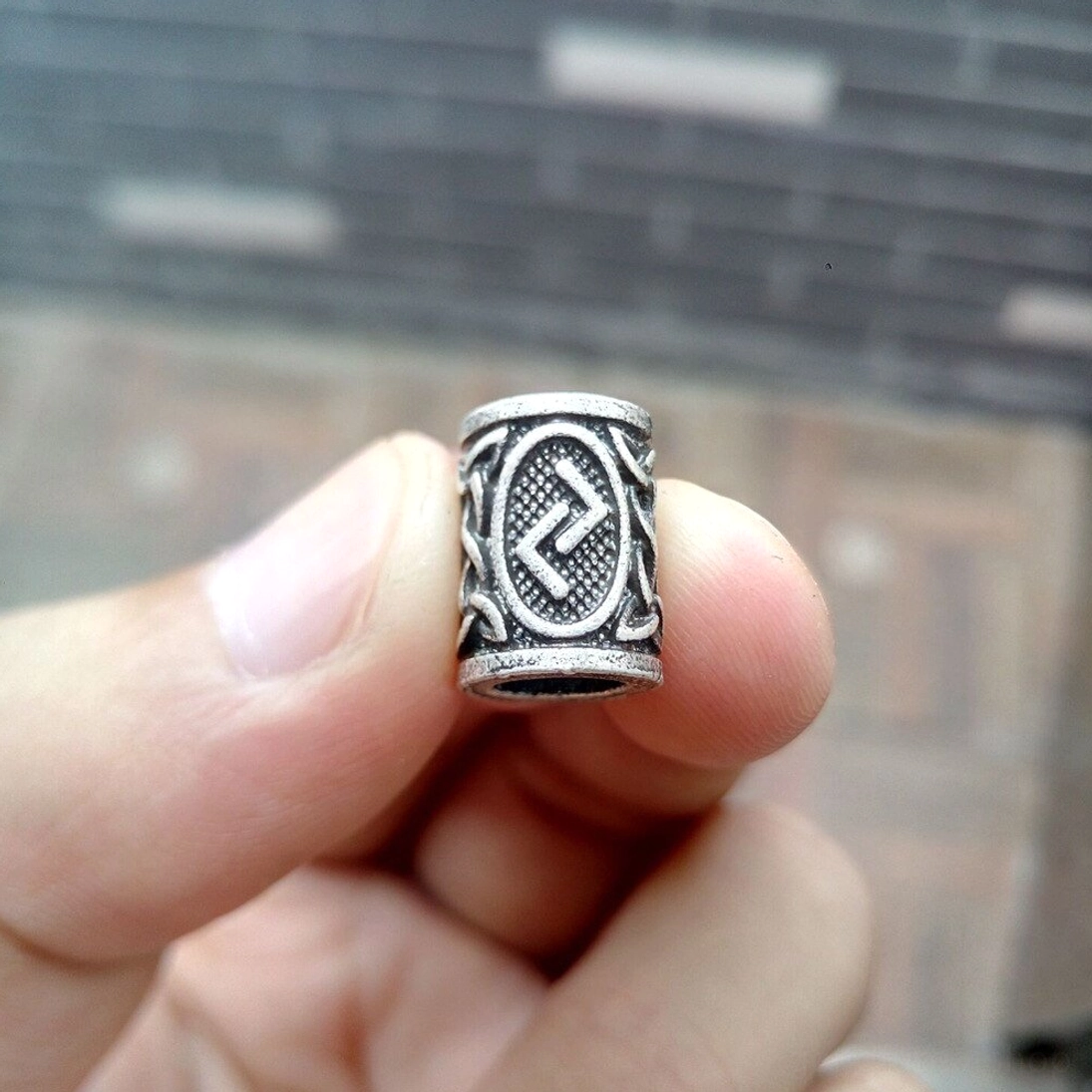 Authetischer nordischer Wikinger Bartschmuck mit Runensymbol