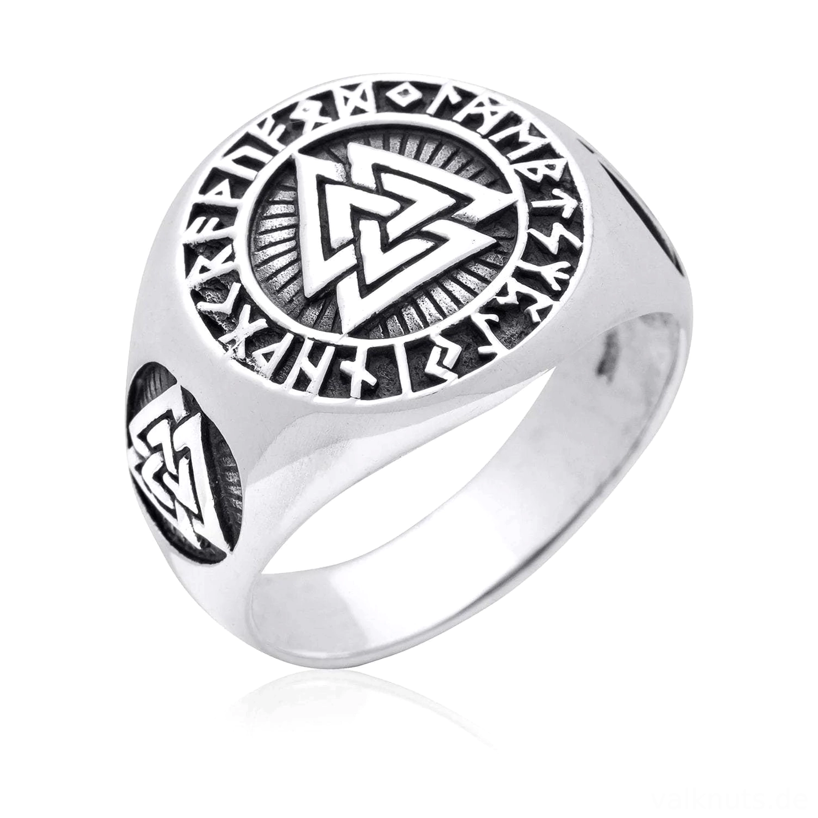Detailansicht des handgefertigten Wikinger Rings mit Valknut Symbol aus Sterlingsilber