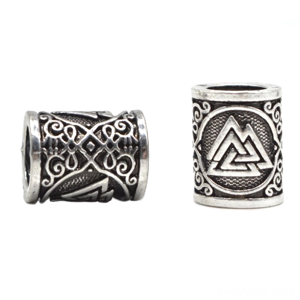 Detailansicht der feinen Gravur von Wikinger Bartperle mit Valknut Symbol - Wikinger Bartperlen
