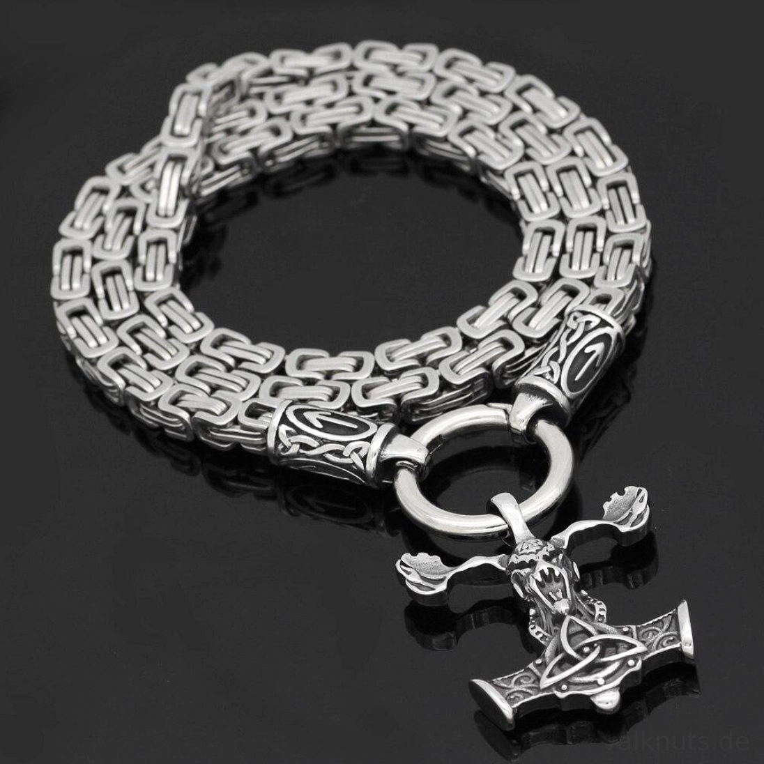 Detailansicht Thors Hammer Mjölnir und Sleipnir an Wikinger Runen Kette