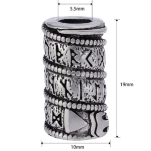 Detailansicht Wikinger Bartperle mit Jormungandr Motiv und eingravierten Runen, antiker Wikinger Bartschmuck