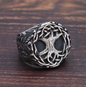 Detailansicht Wikinger Ring Yggdrasil Lebensbaum Motiv