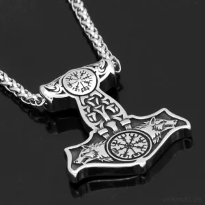 Detailansicht Wolf Kette Thors Hammer Wikinger, Mjolnir Anhänger mit Odins Wölfen