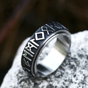 Drehbarer Wikinger Ring mit Futhark Runen aus Edelstahl, Ansicht der Vorderseite
