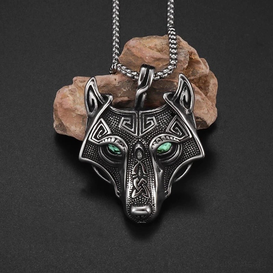 Seitenansicht des Fenrir Wolf Anhänger für die Wikinger Kette