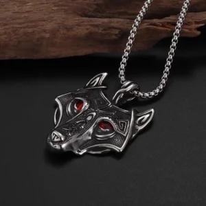 Nahaufnahme des Wolfkopf Anhänger der Fenrir Wolf Kette