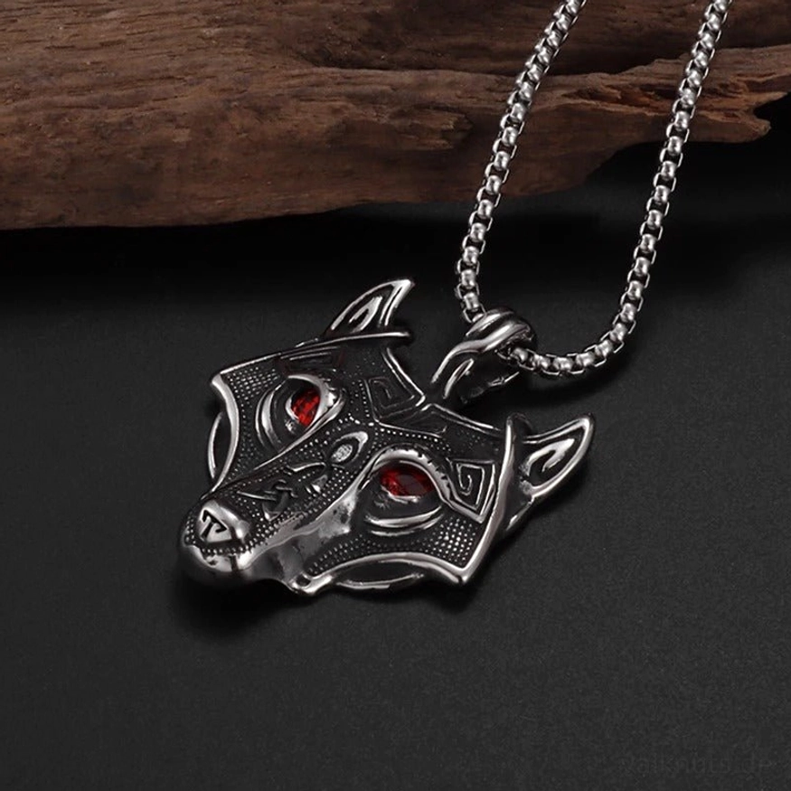 Nahaufnahme des Wolfkopf Anhänger der Fenrir Wolf Kette