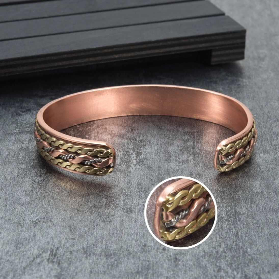 Gedrehter Wikinger Armreif mit Magnettherapie in Gold, Rosé und Silber