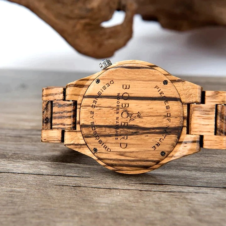 Handgemachte Wikinger Holzuhr mit Runen und Vegvisir Kompass