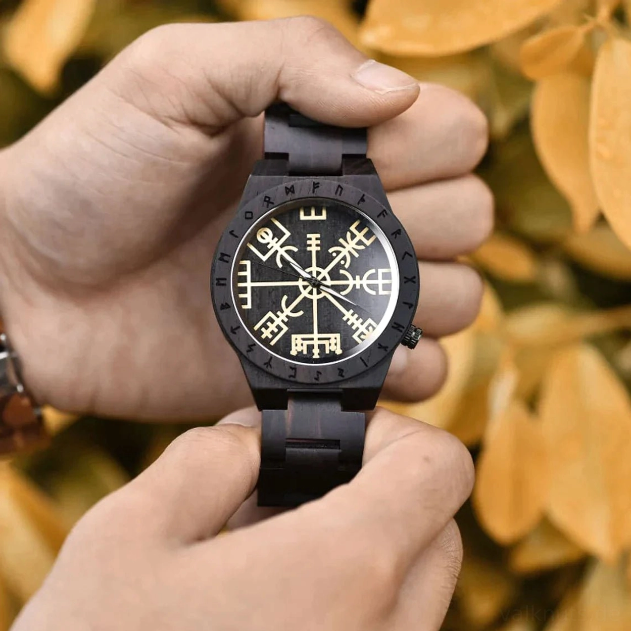 Handgemachte Wikinger Holzuhr mit Vegvisir Symbol für Herren