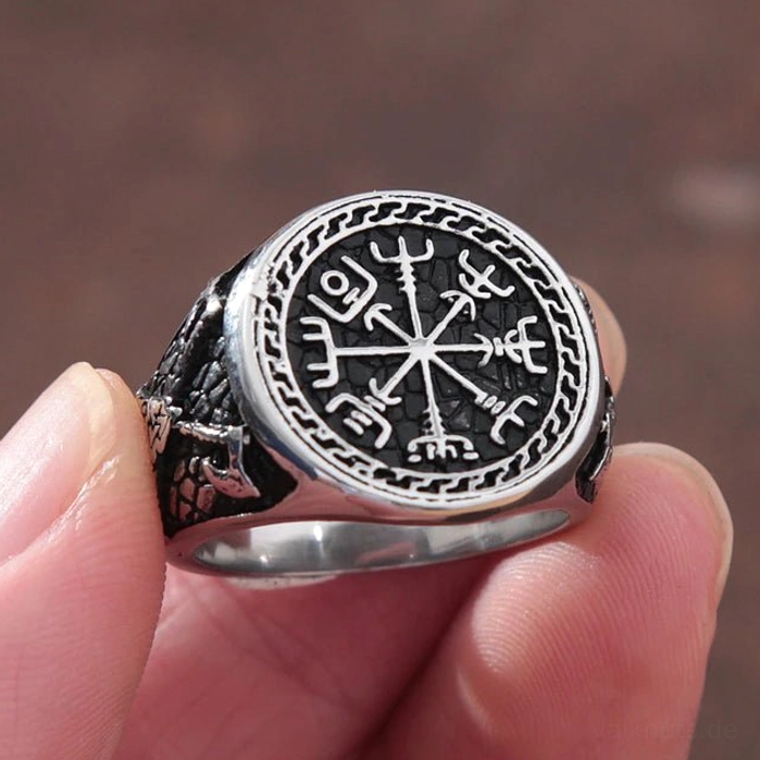 Handgemachter Wikinger Ring aus Edelstahl mit nordischen Symbolen