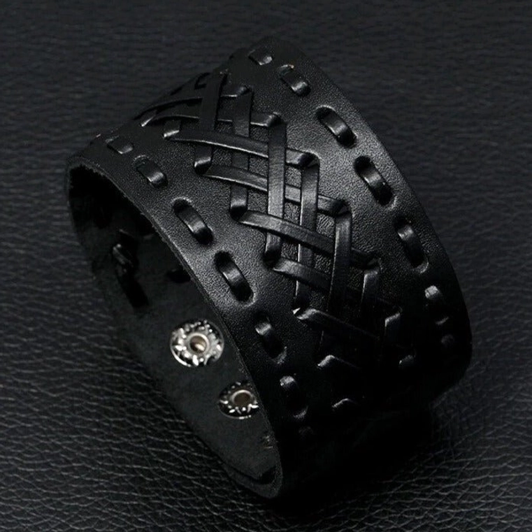 Handgemachtes breites Wikinger Armband aus Leder mit Flechtmuster