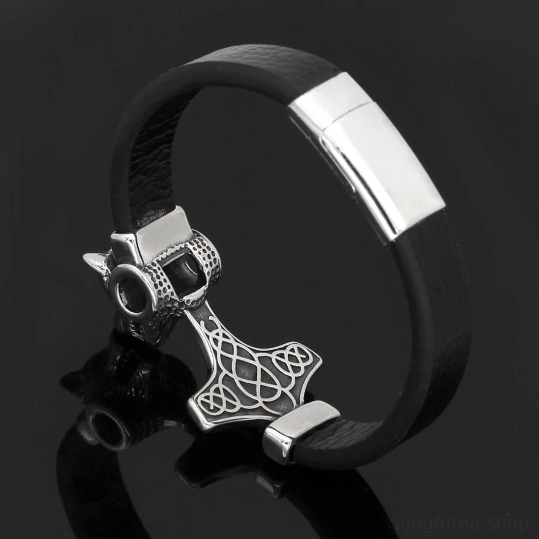 Handgemachtes Wikinger Armband mit Mjolnir, Wolf und Runen, Ganzansicht