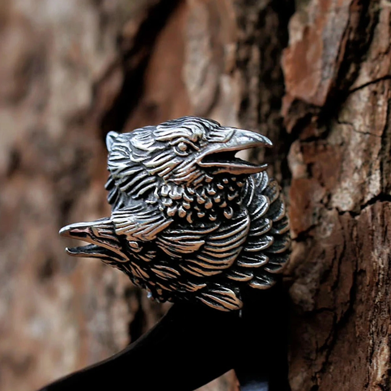 Herren Wikinger Ring Huginn Muninn aus Edelstahl, robuster Biker Stil mit Odins Raben