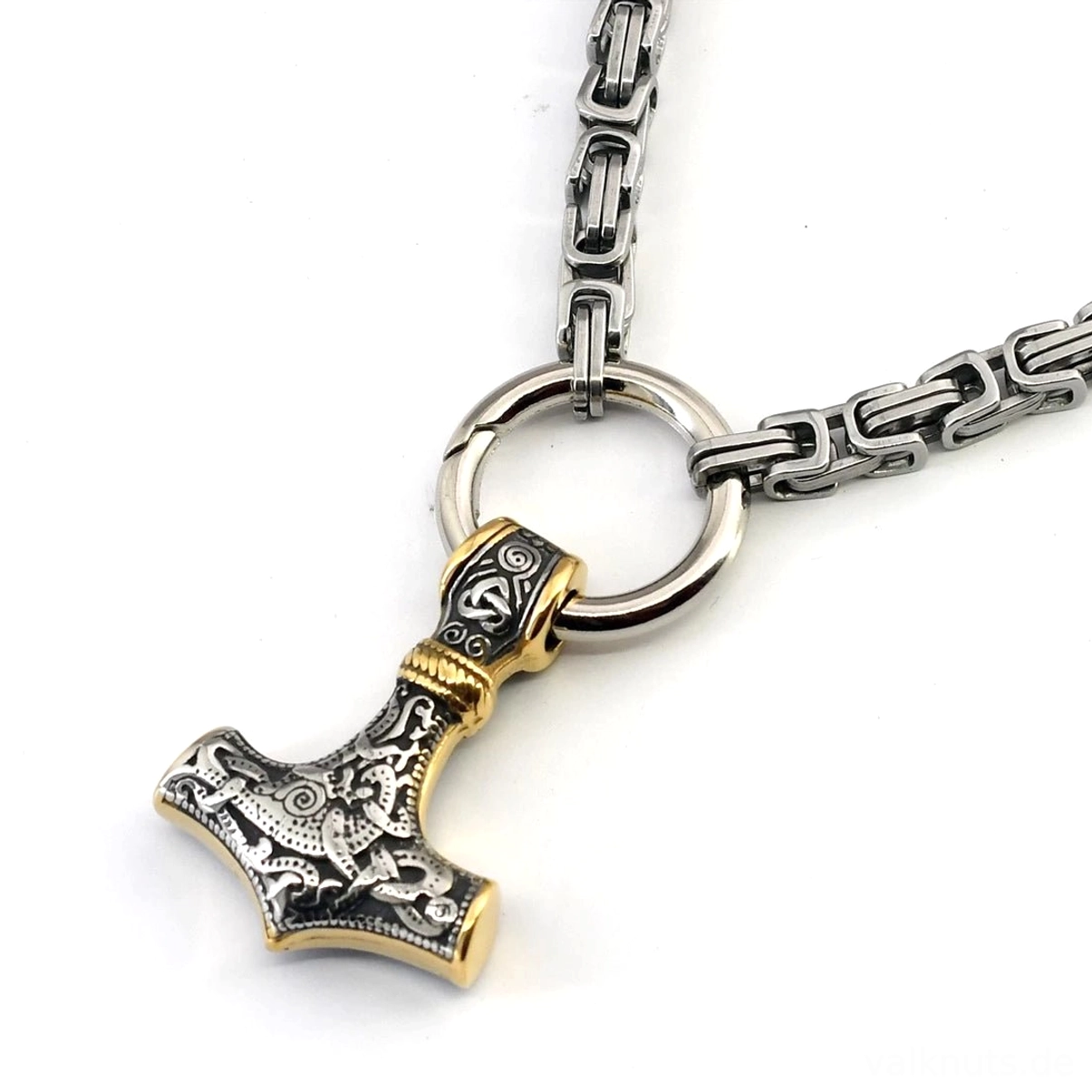 Mjolnir Anhänger mit traditionellen nordischen Schnitzereien auf der Thors Hammer Kette