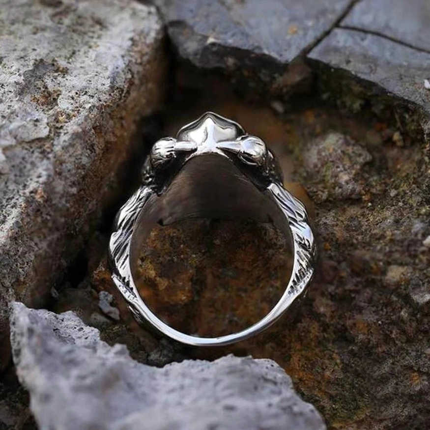 Nahaufnahme Gravur Wikinger Ring Odin der Allvater
