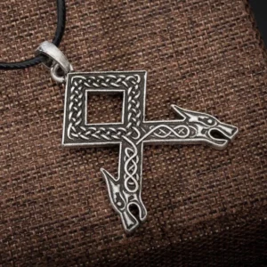 Nahaufnahme Odal Rune Runen Kette Wikinger Schmuck