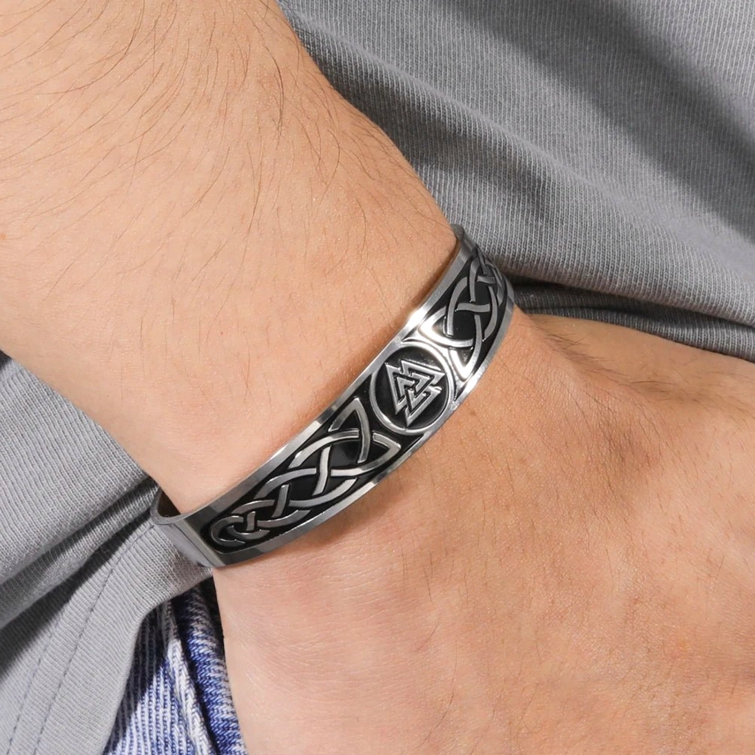 Offener verstellbarer Wikinger Armreif mit Valknut Symbol
