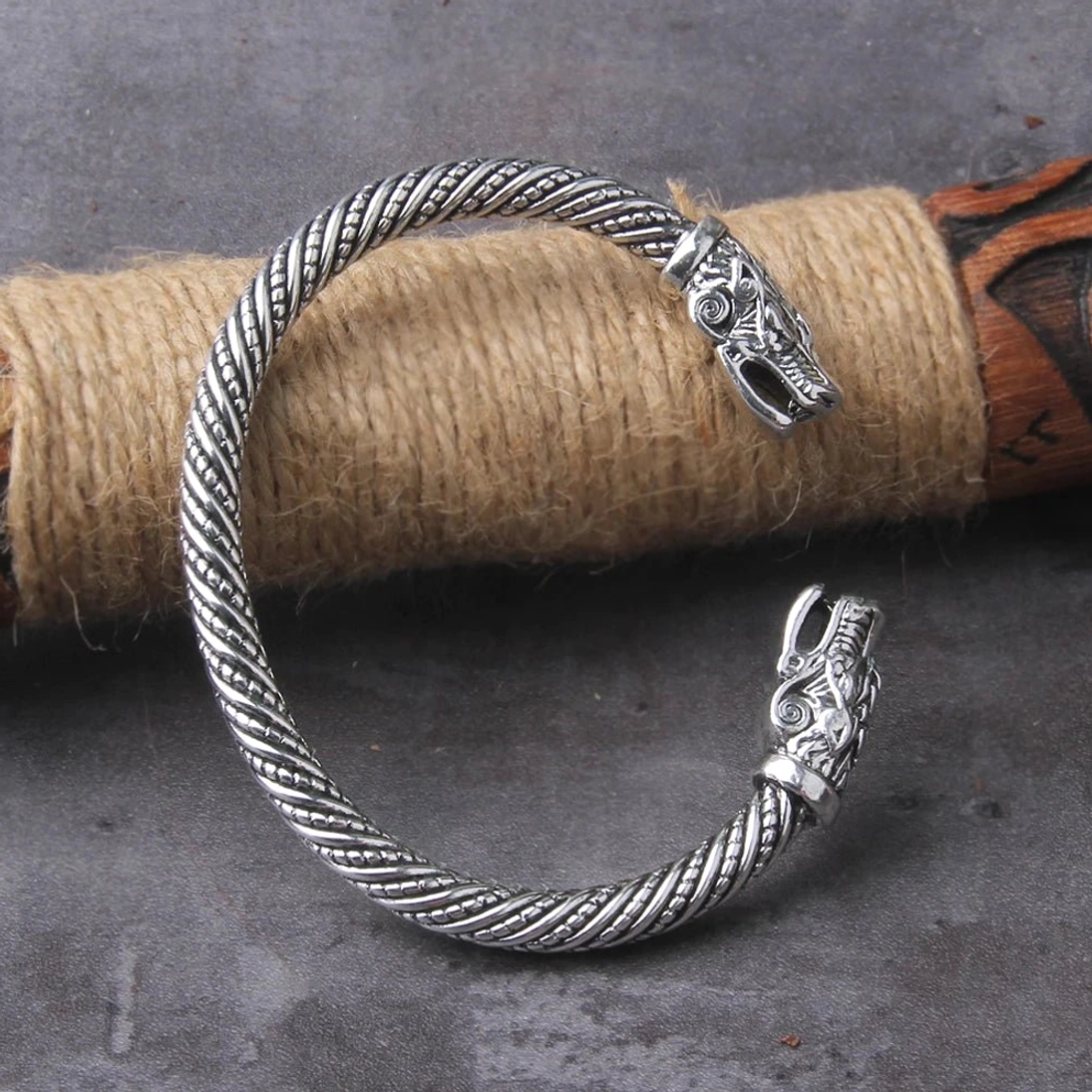 Offener Wikinger Armreif in edler Wikinger Holz Geschenkbox