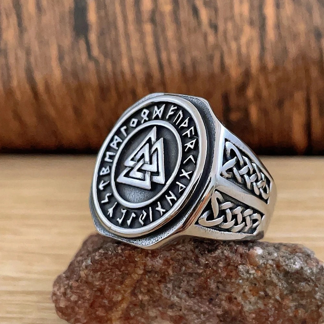 Retro Wikinger Amulett Ring mit Valknut und Runen, tragbar für Alltag und Events