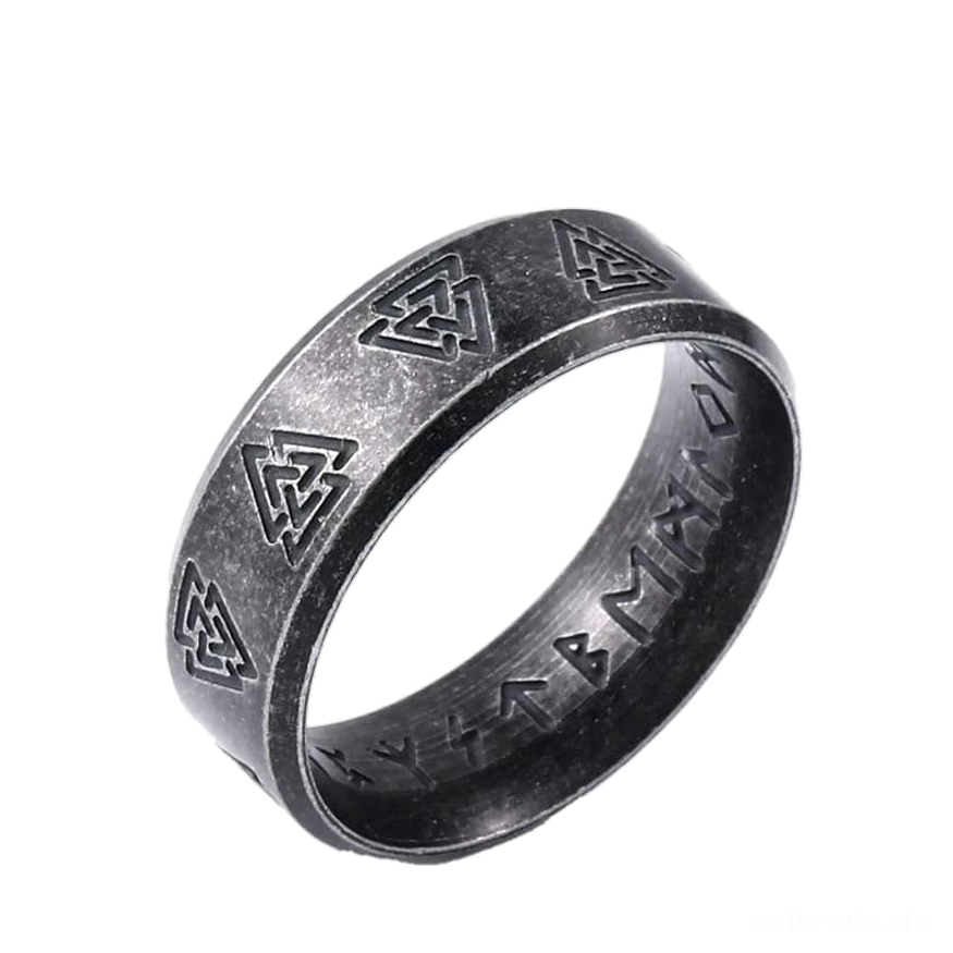 schwarzer wikinger ring mit valknut und runen im dunklen retro stil