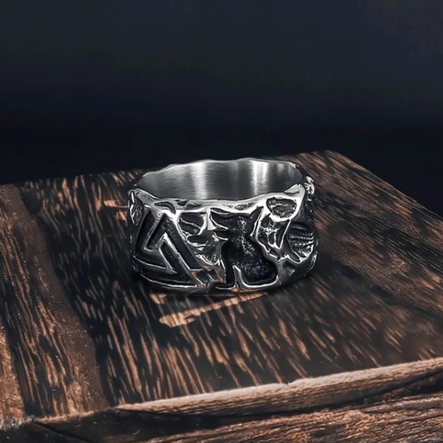 Seitenansicht des Wikinger Ring mit Valknut, handgemachter nordischer Wikinger Ring