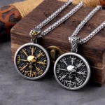 Wikinger Kette mit Vegvisir und Totenkopf, silberne Wikinger Halskette mit nordischen Runen