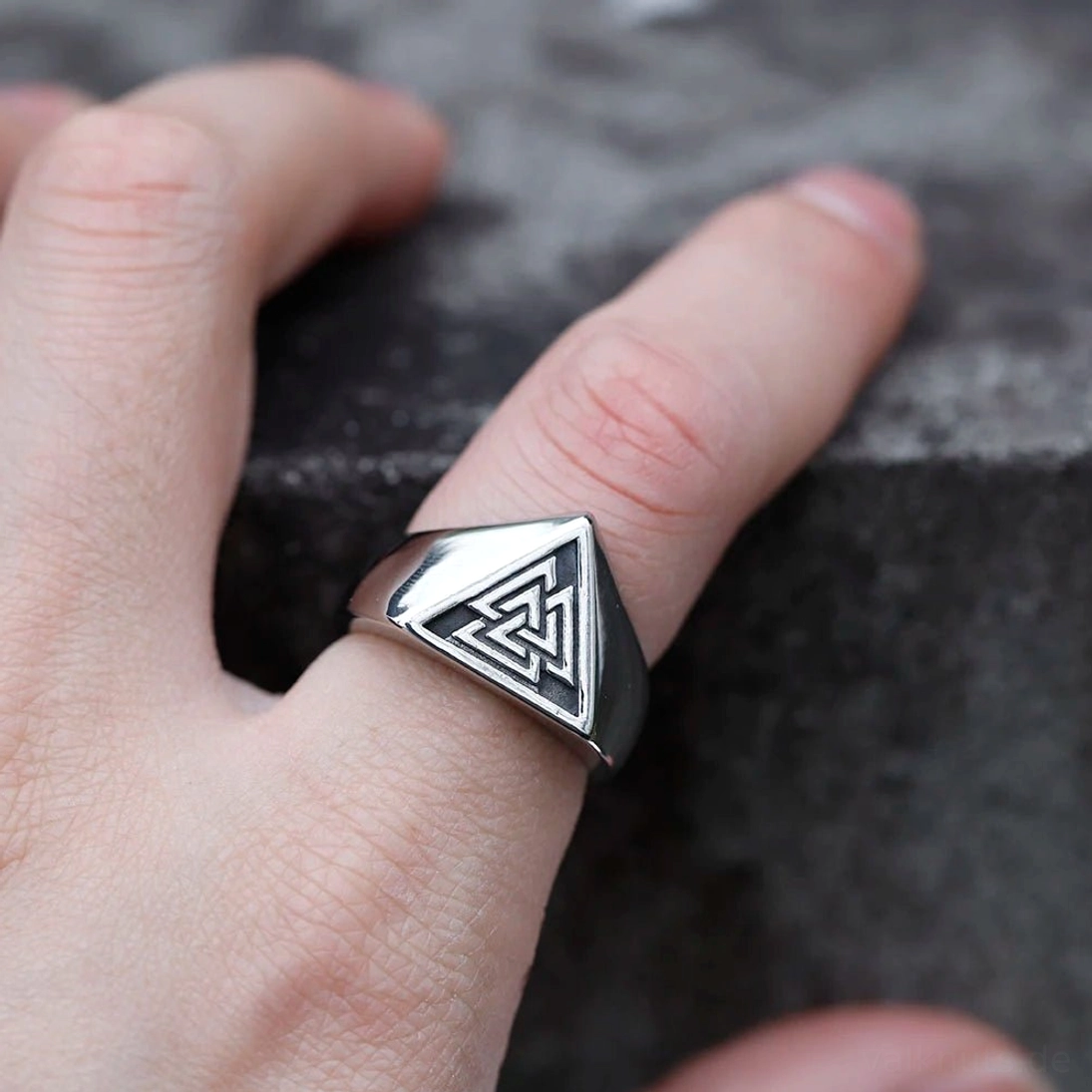Silberner Wikinger Ring mit Valknut Symbol aus rostfreiem Edelstahl