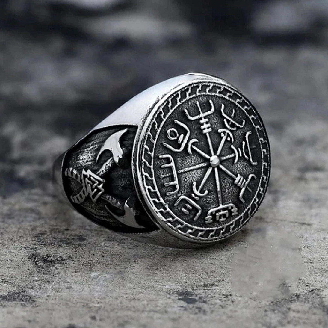 Stahl Variante Wikinger Ring mit Vegvisir und Aegishjalmur Details