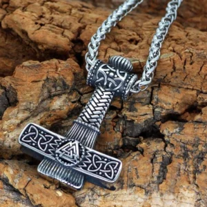 Detailansicht Thors Hammer Kette mit Valknut Knoten, Wikinger Mjölnir Halskette