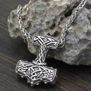 Detaillierte Ansicht der Thors Hammer Kette Thunderstrike, nordisches Wikinger Schmuckstück