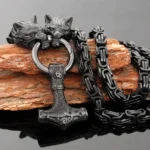 Thors Hammer Wolf Kette schwarz mit Wolfsköpfen und Mjolnir Anhänger für Männer aus Edelstahl