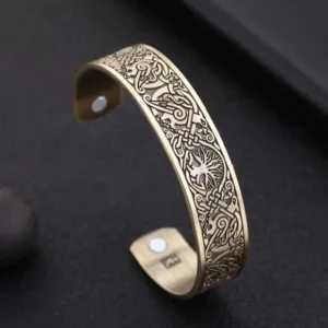 Traditioneller Wikinger Armreif mit Lebensbaum Yggdrasil Symbol und keltischen Knoten