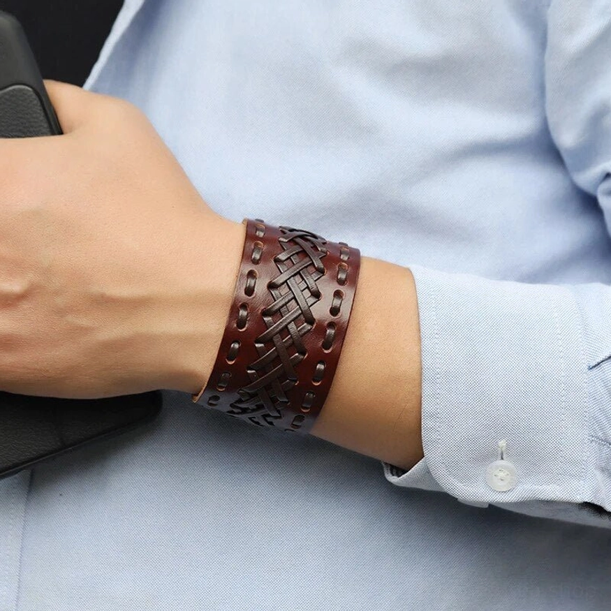 Verstellbares Wikinger Armband aus echtem Leder fuer Maenner