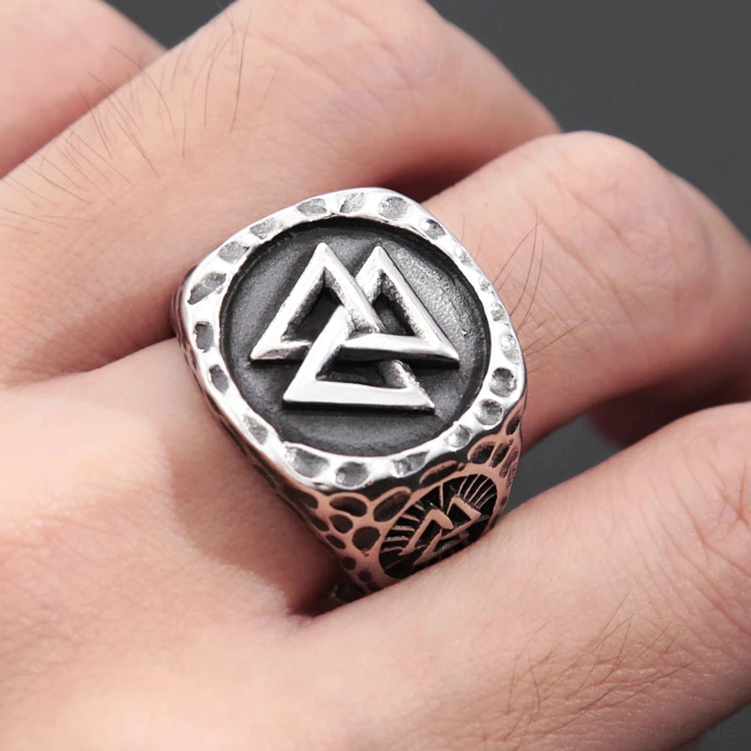 Vintage Wikinger Ring mit Valknut, robuster Biker Ring aus Edelstahl