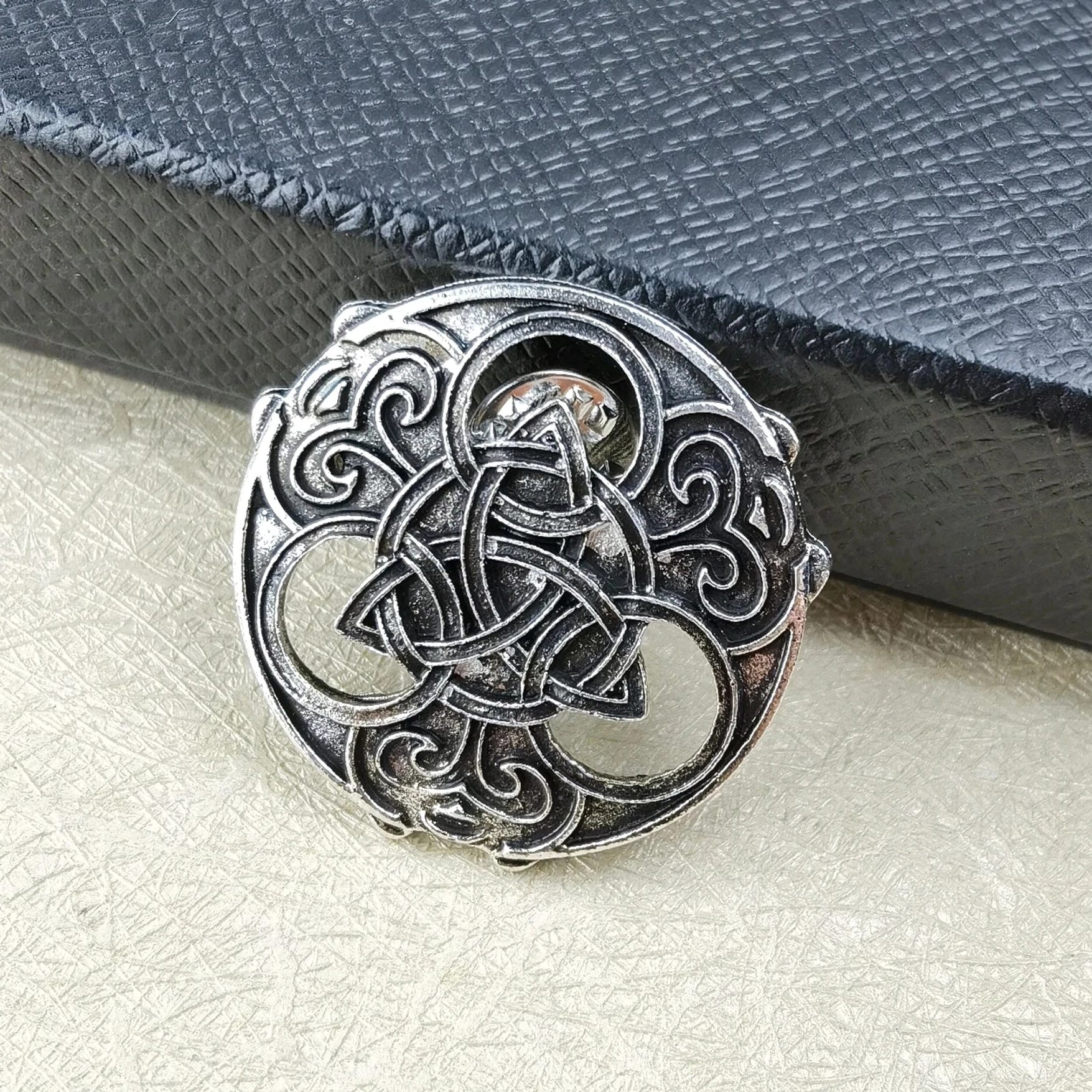 Vintage Wikinger Brosche mit Triquetra Muster für Herren Punk Style