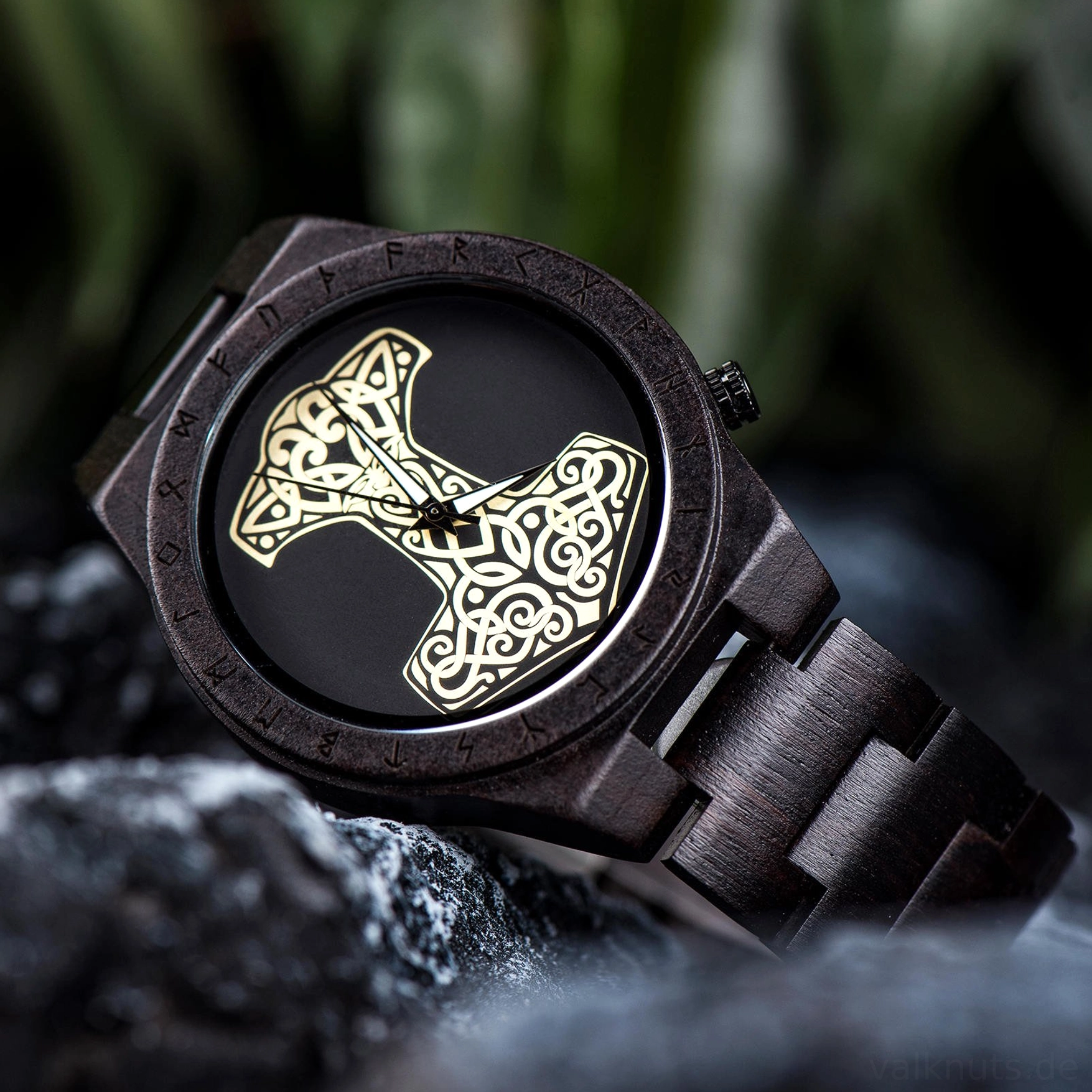 Vollständige Wikinger Uhr mit Mjölnir Symbol und Holzband