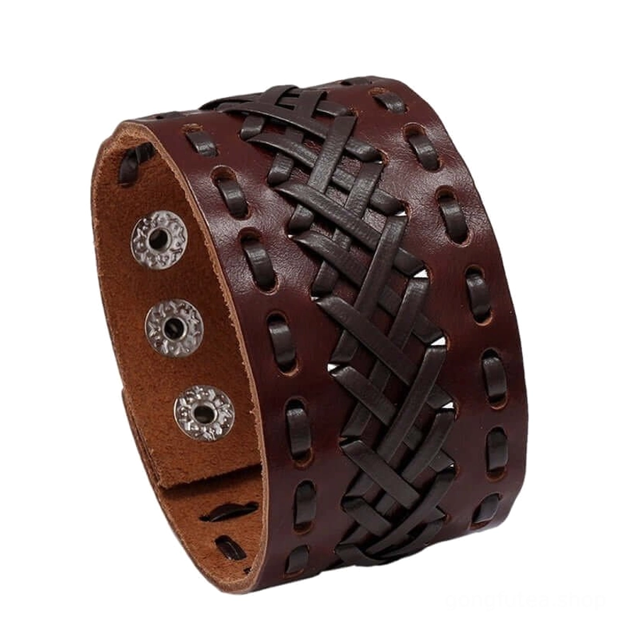 Wikinger Armband am Handgelenk getragen, Alltagslook Inspiration