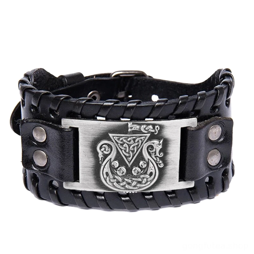 Ansicht Wikinger Armband Drakkar am Handgelenk von Mann
