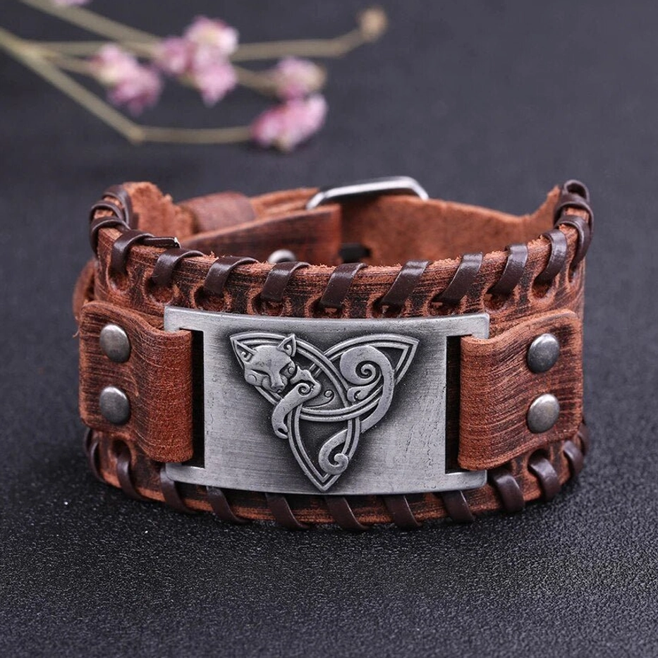 Wikinger Armband mit Fuchs und Triquetra Knoten aus Leder