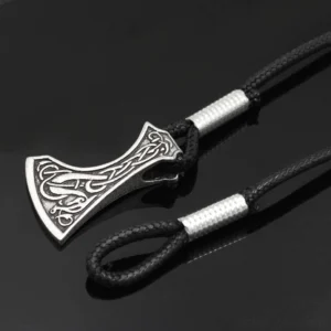 Wikinger Armband aus Leder mit Axtkopf Gesamtansicht des schwarzen Lederarmbands