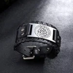 Wikinger Armband aus Leder mit zentralem Valknut Symbol und nordischen Runen