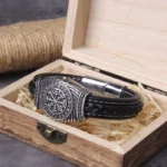 Wikinger Armband aus Leder mit Vegvisir und Runen von Wikinger Schmuck