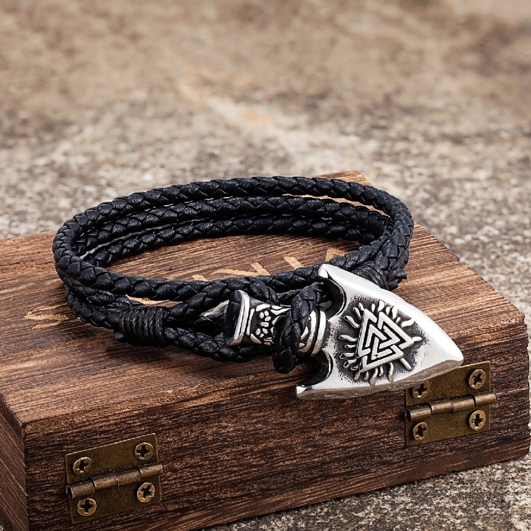 Wikinger Armband mehrlagig aus Leder mit nordischen Symbolen
