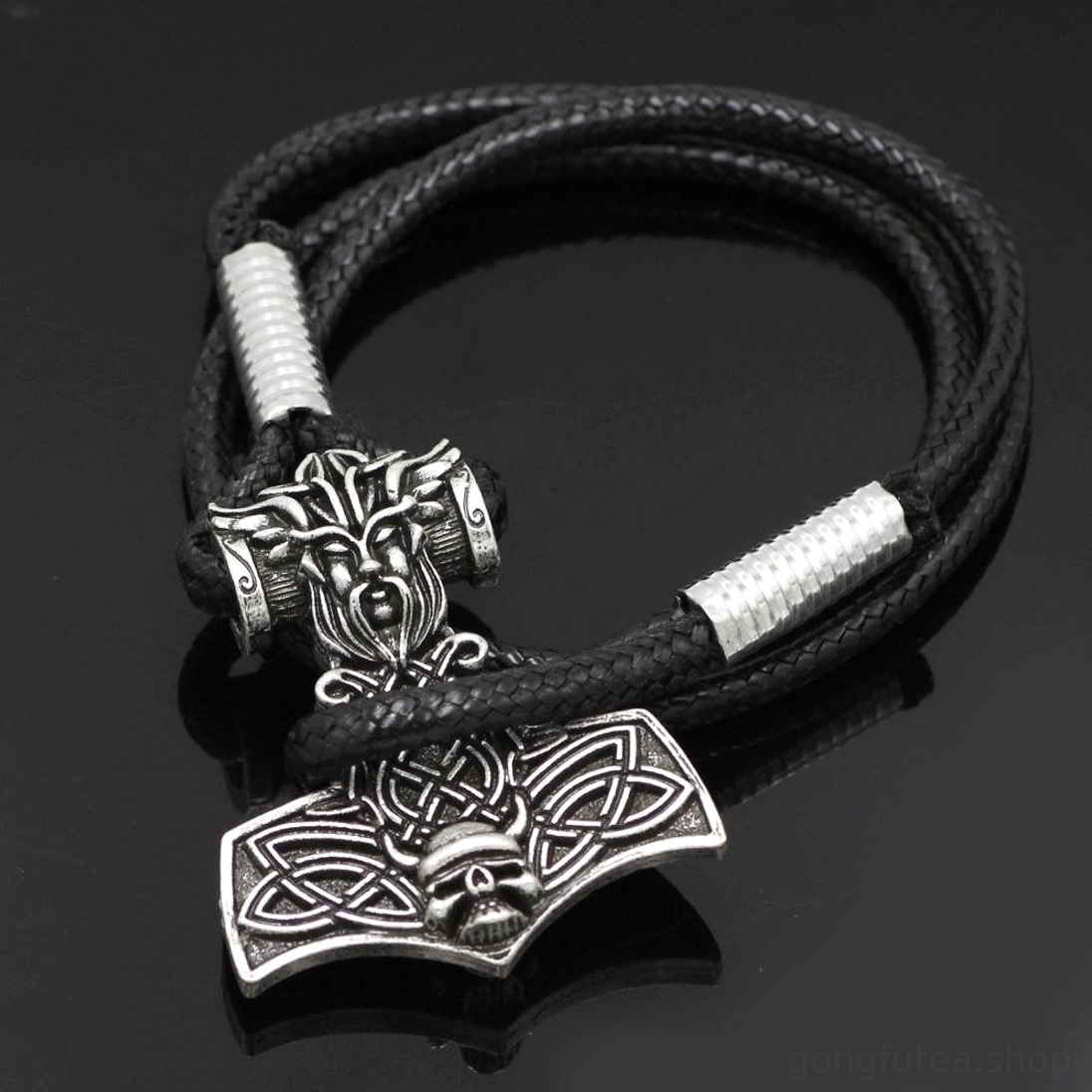 Wikinger Armband mit Mjolnir, Gesamtansicht des geflochtenen Lederarmbands