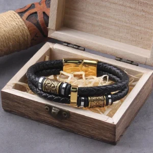 Wikinger Armband Nahaufnahme der nordischen Runen Symbole