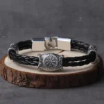 Wikinger Armband mit Vegvisir Symbol aus schwarzem geflochtenem Leder und Edelstahl
