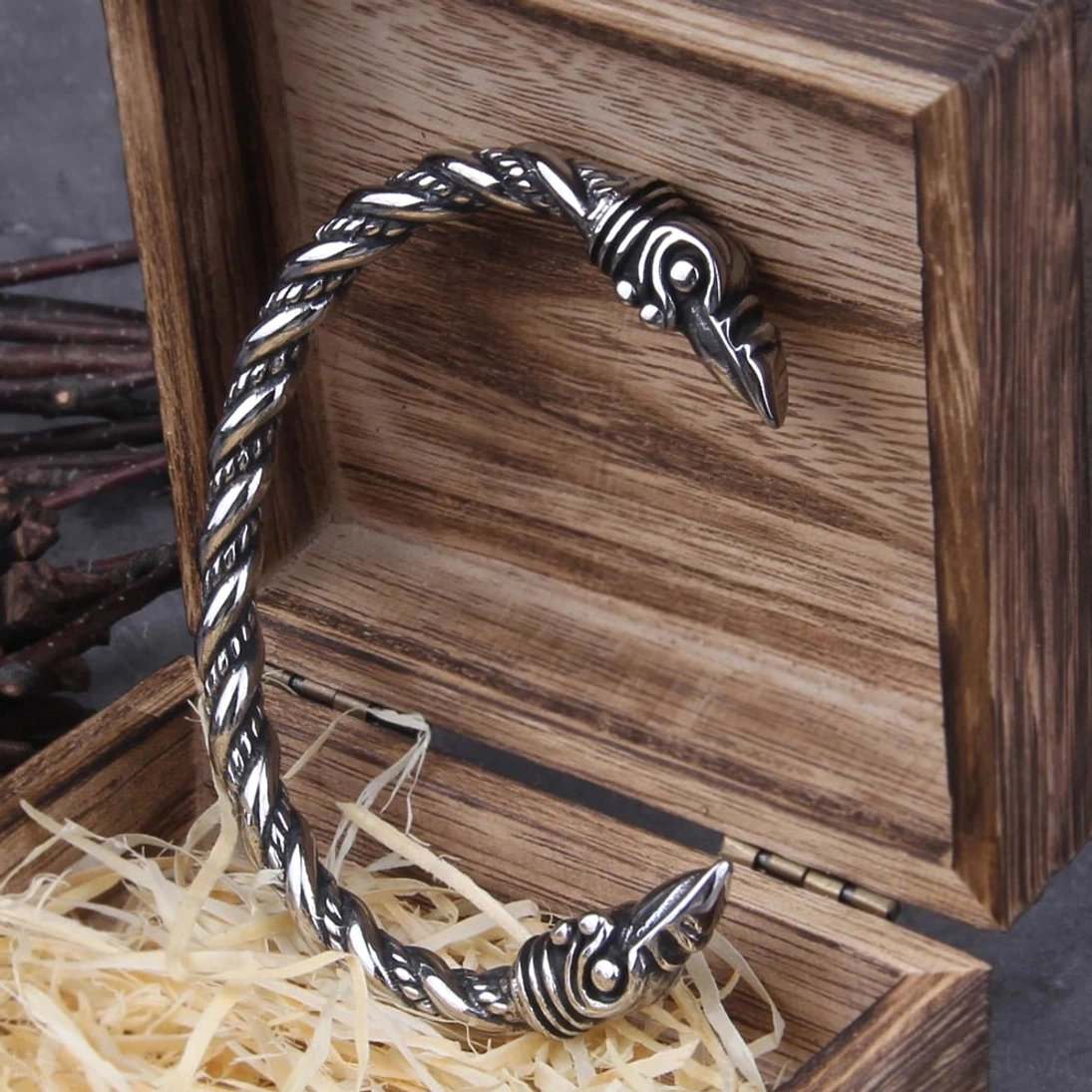 Wikinger Armreif aus Edelstahl mit Huginn und Muninn Rabenköpfen, verstellbar