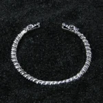 Wikinger Armreif Fenriswolf aus Sterlingsilber mit detaillierten Wolfskopf-Enden